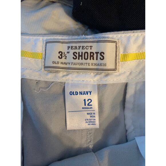 Old Navy perfect 3 1/2 inch kahki shorts woman’s size 12 - Picture 3 of 7
